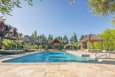Image de Près de L'Isle-sur-la-Sorgue, vieux Mas Provençal au calme, 19 Pers. Piscine.
