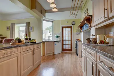 Image de Clifton House - Cinq Chambres Maison, Couchages 10