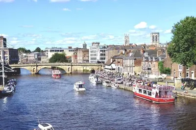Image de Over the River - Emperors Wharf - peut accueillir 3 personnes dans 2 chambres