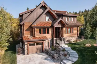 Image de Nouveau Mountain Modern 5 Bedroom 5. 5 Bath Luxury Cabin adjacent to National Forest