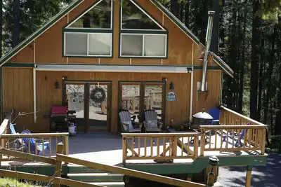 Image de Cabin in the Woods 3 chambres, 2 salles de bain, 8 personnes WiFi | Bain Ă remous | Air Hockey