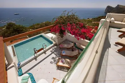 Image de Villa de luxe- vue sur le jardin-piscine privée-air conditionné-jacuzzi