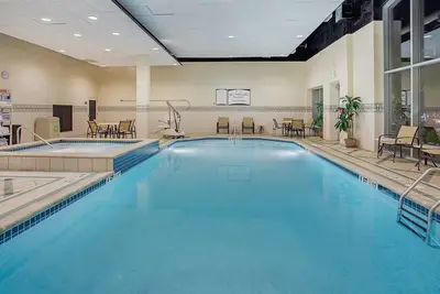 Image de Suite équipée au centre-ville de Chattanooga | Petit déjeuner gratuit + accès à la piscine