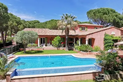 Image de Agreable Apt. dans villa idealement situee dans pinede proche mer.