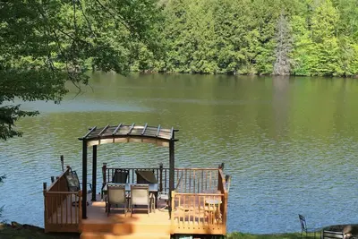 Image de Spectaculaire villa de 5 chambres au bord du lac nichée au cœur des Catskills