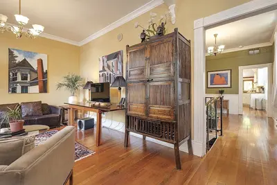 Image de 5br / 3bth élégante maison du centre-ville Nw, idéal pour les familles ou les grands groupes
