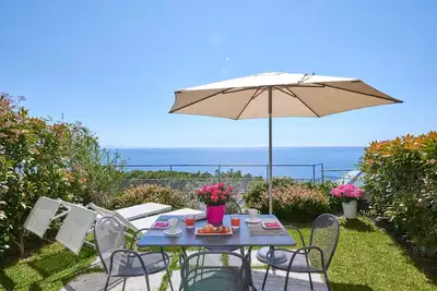 Image de Bel appartement avec jardin donnant sur la mer dans Resort & Spa