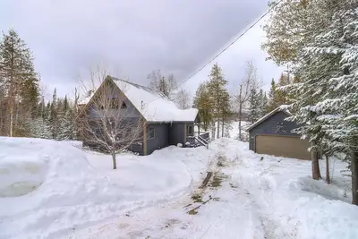Image de Belle maison de 4 chambres et 3 salles de bain sur Haley Pond. Grands équipements et proche de la ville.