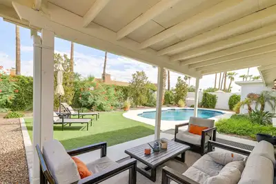 Image de Nouveau! Maison Scottsdale spacieuse et moderne avec piscine!