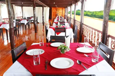 Image de M. K. Spa and Sunset Cruise est la croisière la plus luxueuse de Luang Prabang, au Laos.