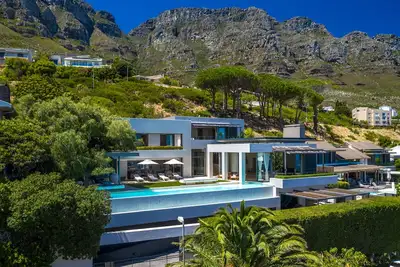 Image de Retirez-vous dans une villa de luxe dans un emplacement privilégié.