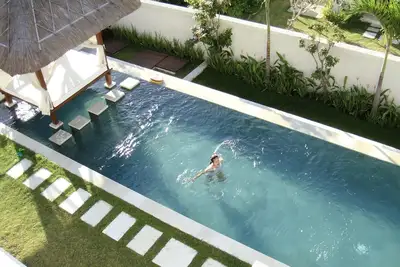 Image de Villa privée; grand jardin et 3 chambres, piscine extérieure, internet