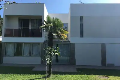 Image de grande villa flexible proche mer et toutes commodités