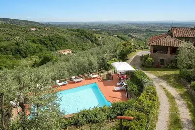Vacation Home à Larciano avec 4 chambres à coucher, 10 couchages