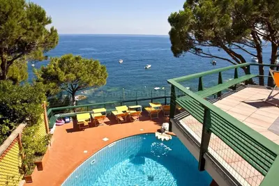 Image de Large 7 bedroom villa with private pool in the Amalfi Coast.