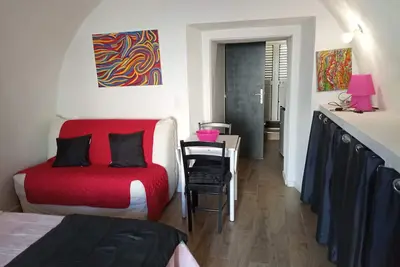 Magnificent Studio located 250 meters from the sea, garden level, air-conditioned.