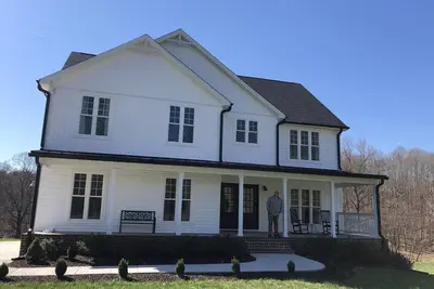 Image de Nouvelle ferme moderne avec lits et salles de bains pour tout le monde!