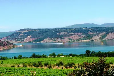 Image de Gîte Ceberou face au lac, jardin et piscine à partager