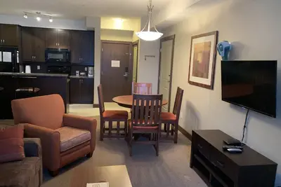 Image de Bain à remous | Hammam | Piscine intérieure | Salle de fitness | Stationnement souterrain