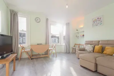 Image de Bel appartement de 2 chambres Ă aboyer, Ă 30 min du centre de Londres, des commerces du centre-ville
