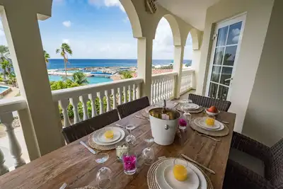 Image de Magnifique penthouse de 3 chambres avec vue spectaculaire sur l'océan au Top!
