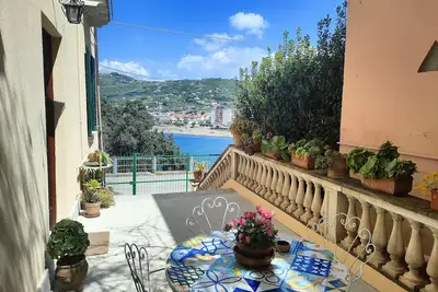 Image de Panoramic apartment in villa on beach, in center