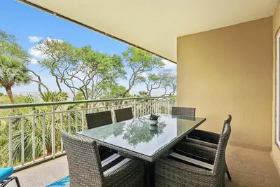 Image de 310 Windsor Place ~ Écoutez les vagues depuis le balcon du 3e étage! Direct Ocean Front