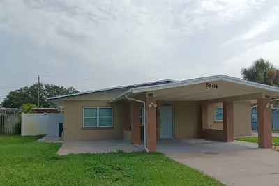 Image de Beach Style House w/ large backyard, close to fishing, canoeing, and beaches