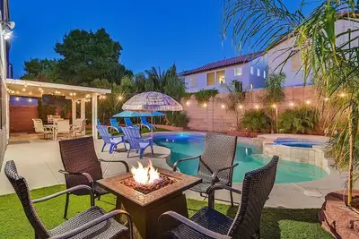 Image de Maison de luxe avec piscine! À seulement 20 minutes du Strip de Las Vegas!