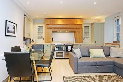 Renovated Hidden Gem on the Historic Royal Mile for a Great Price