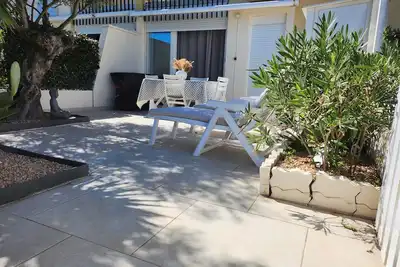 Image de Residence prive avec piscine, parking prive, appartement 4 place rez de chausser.