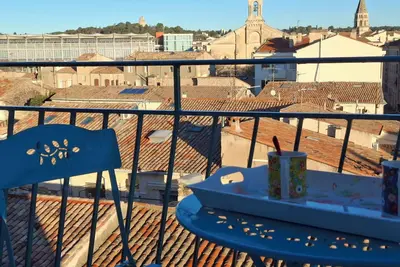 Image de Appartement du centre-ville lumineux de 90 yrd² avec vue imprenable sur les monuments romains