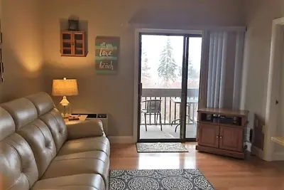 Image de Condo 3 chambres au dernier étage avec vue sur le lac Winnipesaukee
