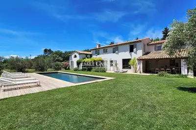 Image de Contemporary Provencal farmhouse for rent between Aix-en-Provence and the Luberon