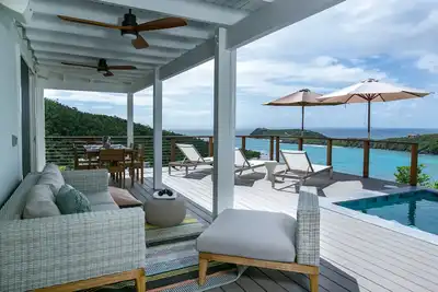 Image de Villa contemporaine neuve à Fish Bay avec vue sur l'océan