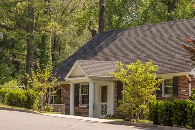 Buckingham Hall | Luxe, maison meublée 3br 1 mile de UVa & 1. 5 au centre-ville