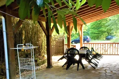 Image de Gite pour 5 à 7 personnes avec terrasse couverte, wifi, piscine chauffée, nature