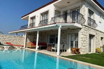 Image de Vacation home De'Lale Villa with great views and pool in Izmir Reisdere