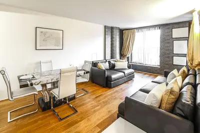 Image de Point West · Moderne 2 chambres 2 salle de bain à Kensington