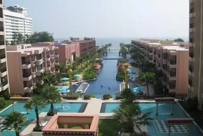 028 Marrakech vue sur la piscine condo