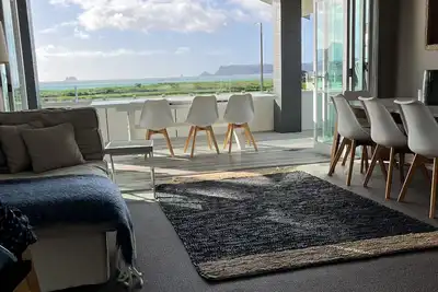 Image de Stunning, Spacious Family Bach on the Beach