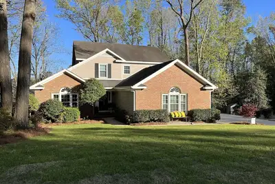 Image de Location du Maître - Belle maison de 3 chambres et 3 salles de bain à quelques minutes d'Augusta National
