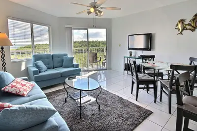 Image de Propre et confortable! 2 lits 2 salles de bain