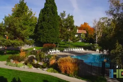 Image de Thunderbird Resort Club à quelques pas de l'effervescence du centre-ville de Sparks, une oasis décorée d'arbres luxuriants, verts et ombragés et de magnifiques jardins. Pendant votre séjour chez nous, vous êtes à seulement 3, 5 miles de Reno!