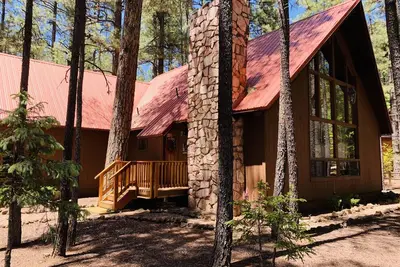 Image de Superbe cabane rustique moderne au Pinetop Country Club! Nouveaux propriétaires! À voir!