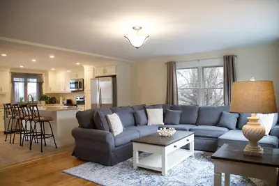 Image de Récemment rénové. Nouvelle inscription, 4 chambres / 2 salles de bain. Nouveaux appareils / mobilier