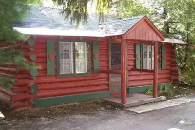 Image de Ellis Lake Resort - Spruce Log Cabin-Interlochen / Traverse City