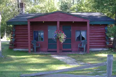 Image de Ellis Lake Resort - Hemlock Logroom - Interlochen / Traverse City