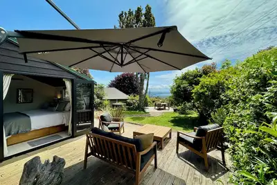 Image de Raglan View Cottage, private one bedroom home and only 3 min drive to the beach