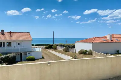 Image de Appartement Rénové Face à la Mer, 200m Plage de la Sauzaie, Balcons, Wifi, Parking à Proximité